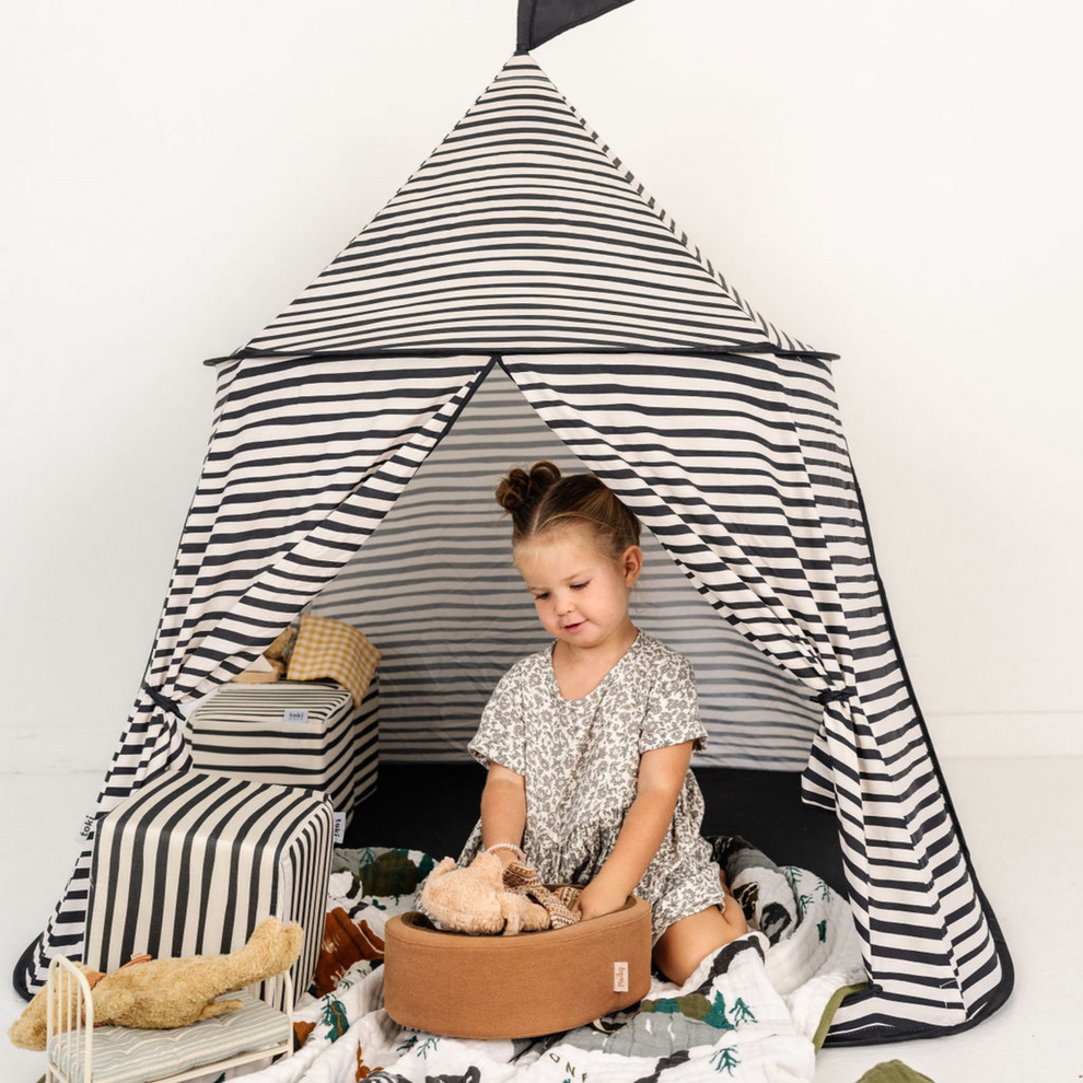 Bold Stripe Play Tent